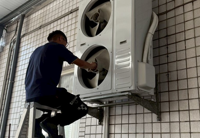 虎尾威熊塑料冷氣保養